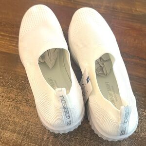 TIOSEBON Women's Walking Slip on Casual Sneakers, size 11.5 US, 43 white NWT